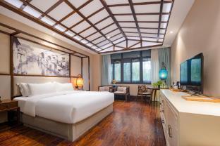 Floral Hotel Ruili Hotel Room Type - 1 King Room