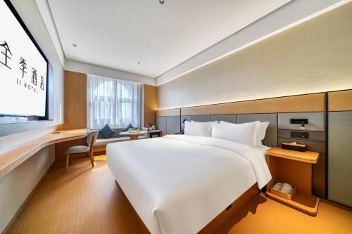 Ji Hotel Shanghai Fengxian Siping Road - Tap to explore photos