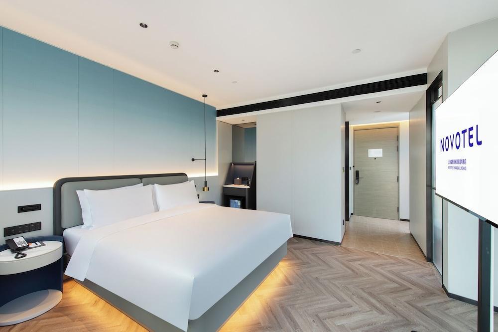 Novotel Shanghai Lingang Room Type - Superior Room, 1 King Bed