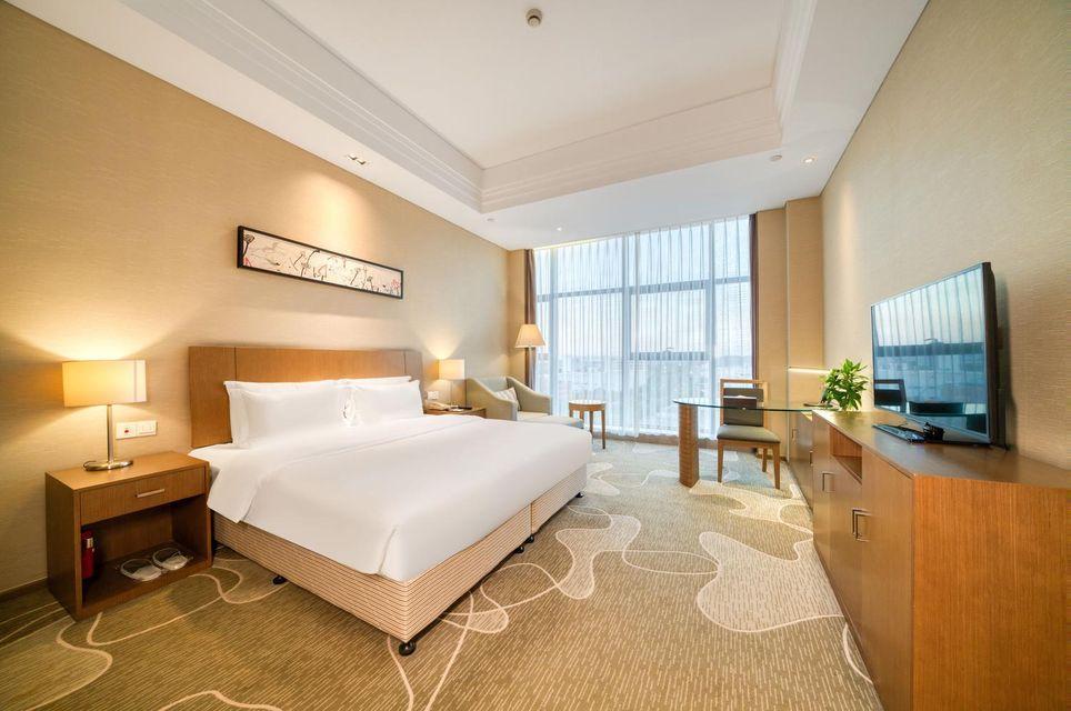 Jinjiang Metropolo Shanghai Bei Hotel - Tap to explore photos