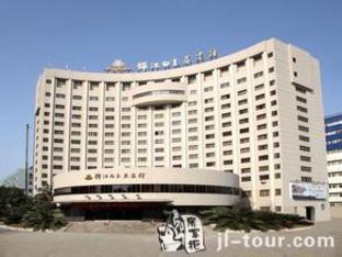 Jinjiang Metropolo Hotel Shanghai - Tap to explore photos