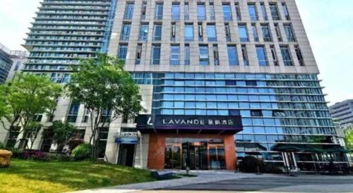 Lavande Hotel Shanghai Jing'an Shibei Gaoxin - Tap to explore photos