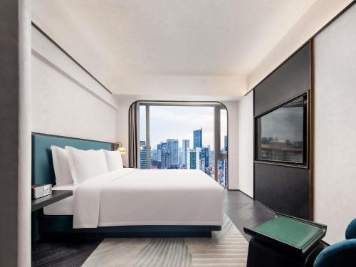 Sofitel Shanghai North Bund Room Type - OPERA SUITE with One King-size Bed and Club Millésime Access