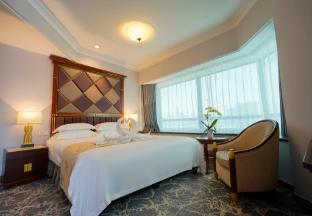 Shanghai Everbright International Hotel Room Type - Business Suite