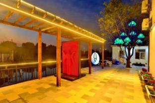Shanghai Lanfeng Intelligent Light Residence Hotel - Tap to explore photos