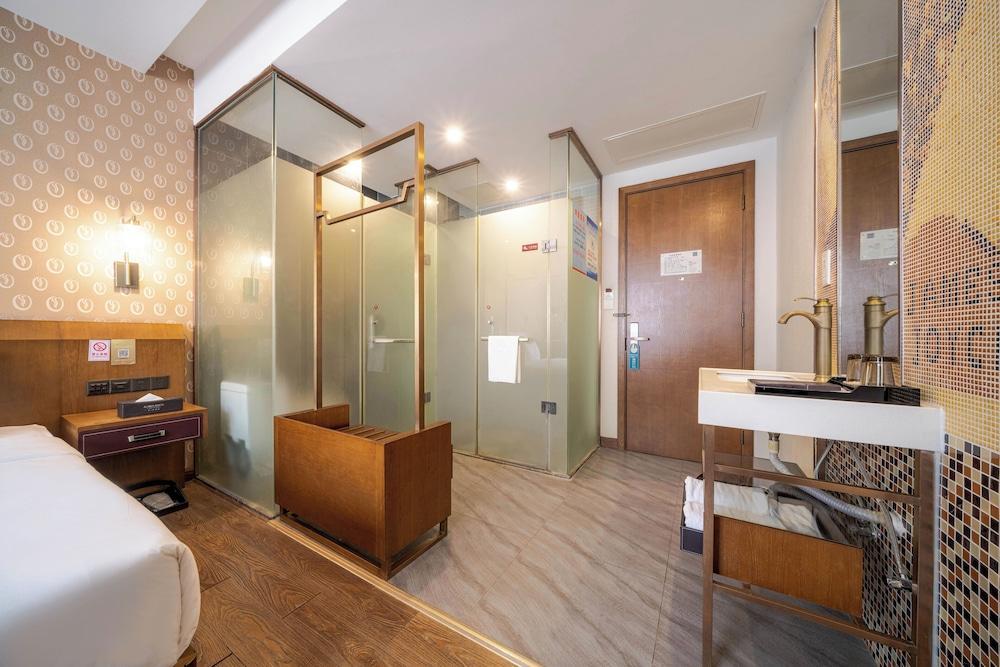 Xingyi Chain Hotel Jiangxia Metro Station - Tap to explore photos