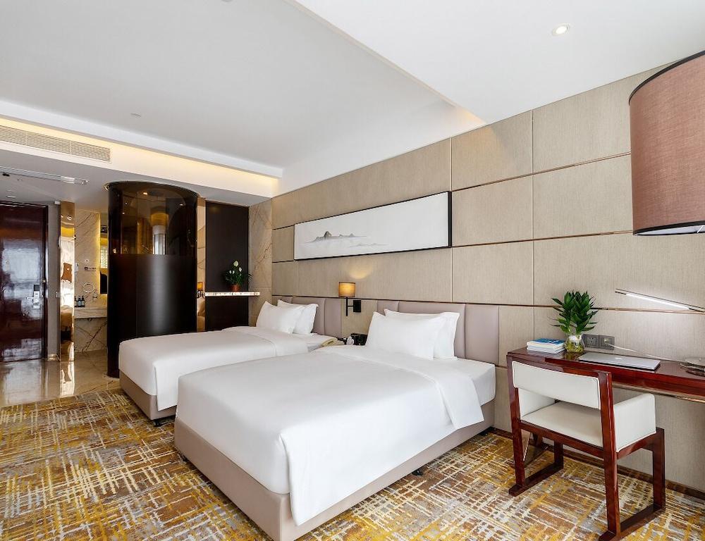 Xingyi Chain Hotel Jiangxia Metro Station - Tap to explore photos