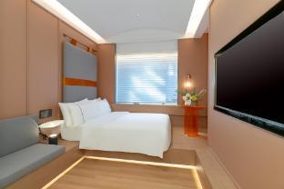 Yee Hotel Shamian - Tap to explore photos