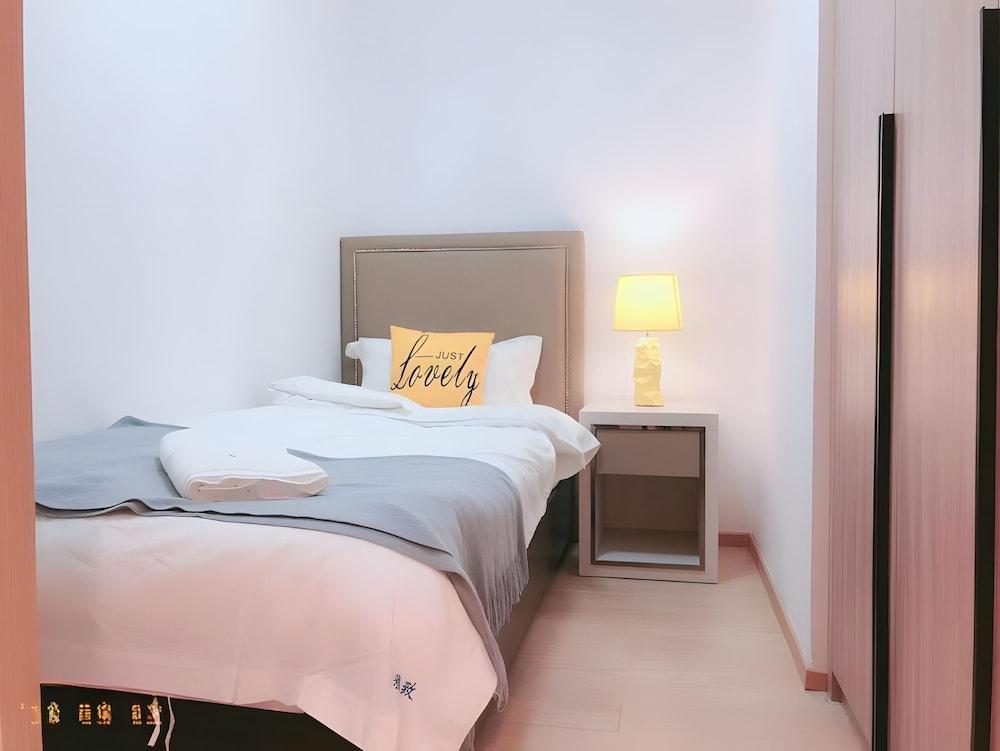 Yazhi Apartment Room Type - City Suite
