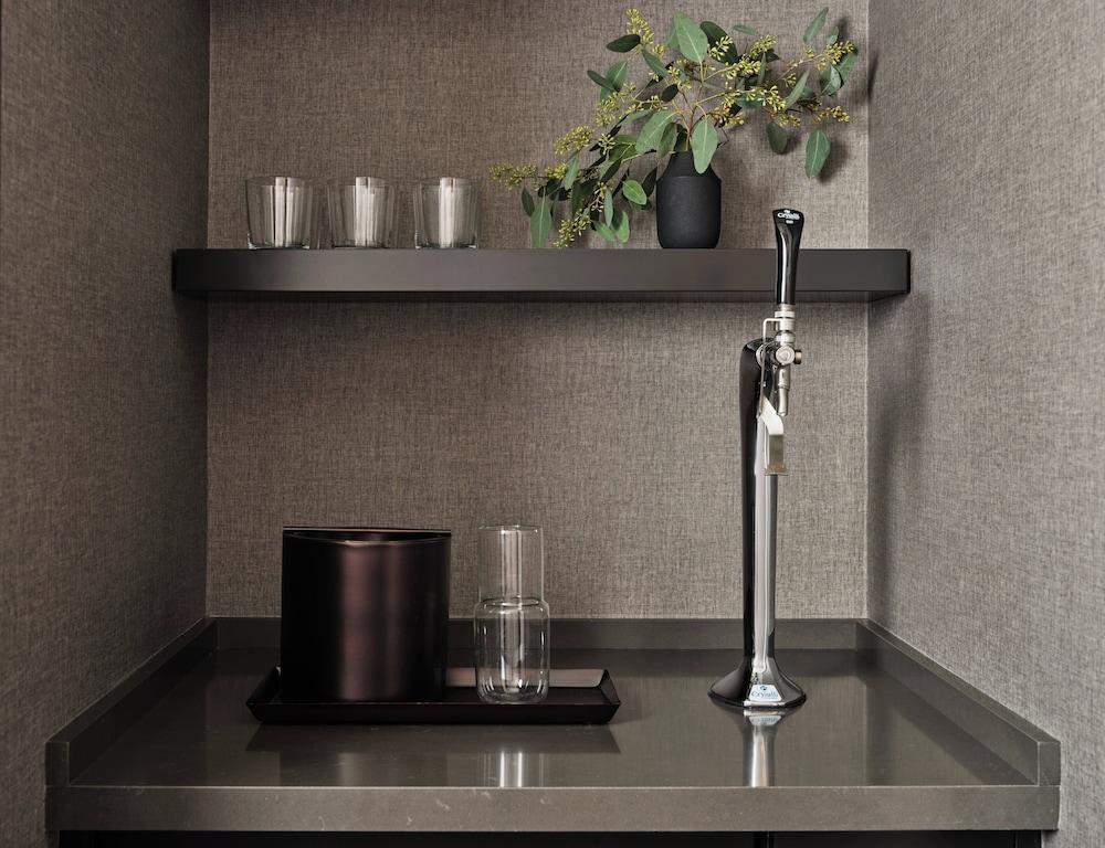 Kimpton ERA MIDTOWN NEW YORK by IHG - Tap to explore photos