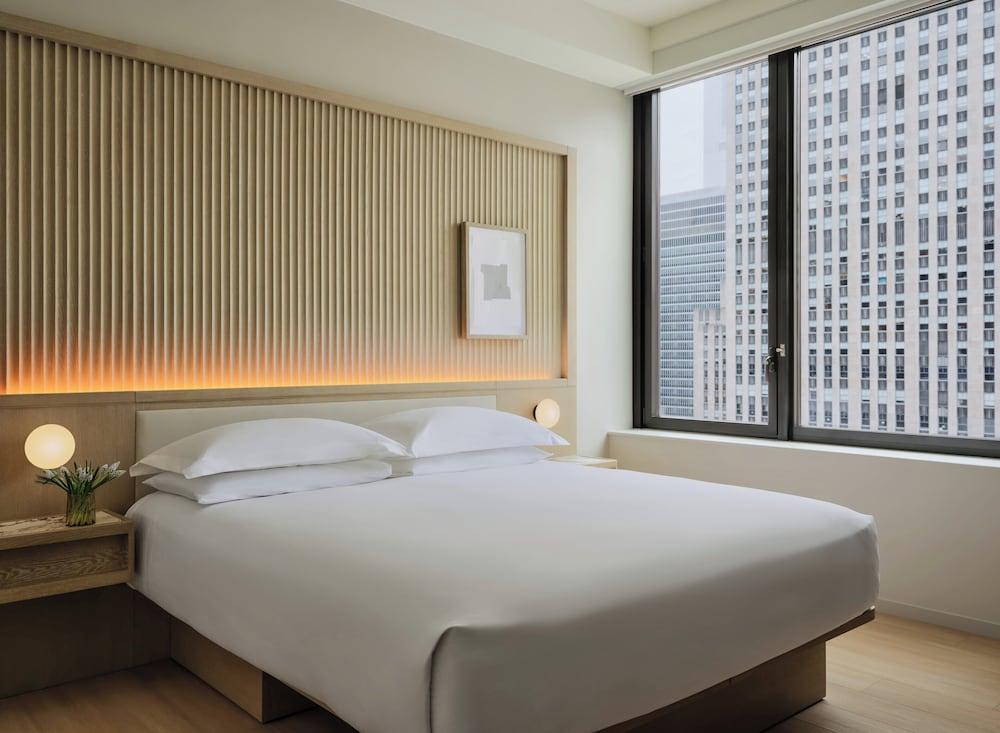 Kimpton ERA MIDTOWN NEW YORK by IHG - Tap to explore photos