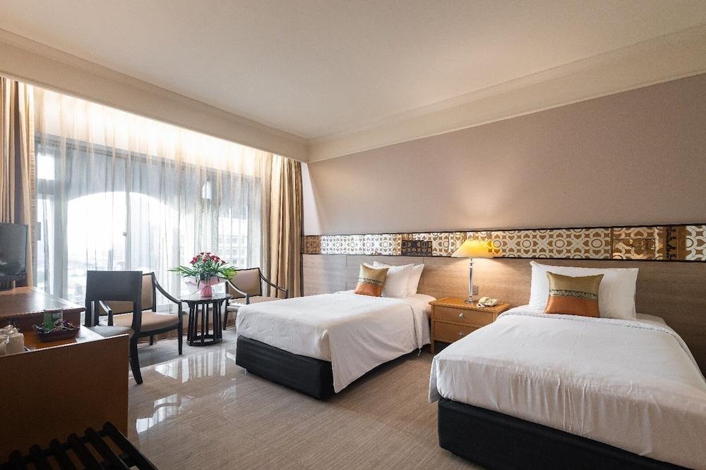 Indra Regent Hotel Room Type - Deluxe Room
