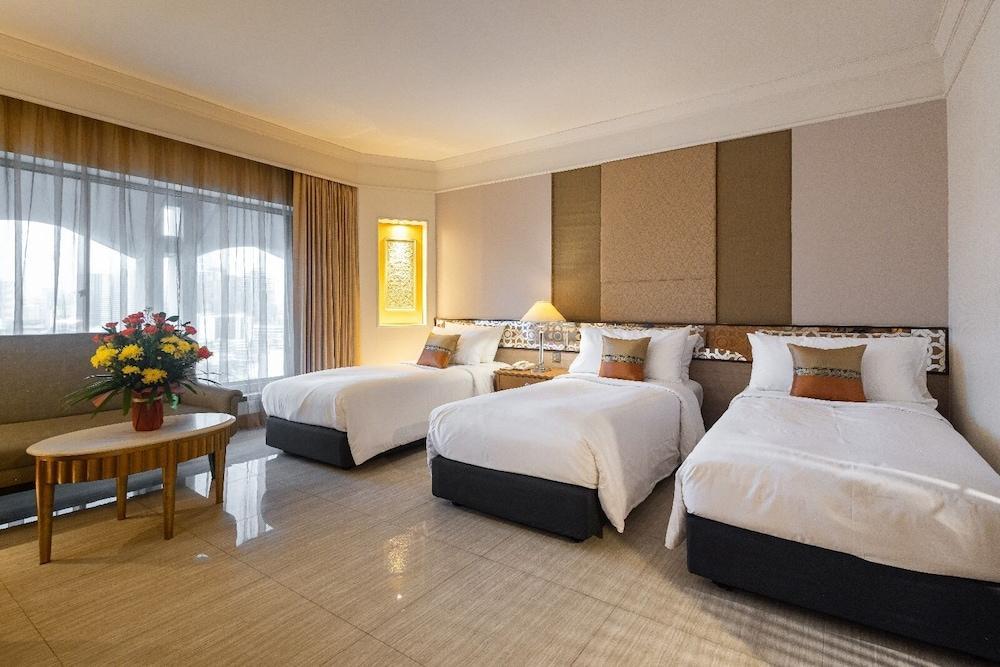 Indra Regent Hotel Room Type - Triple Room