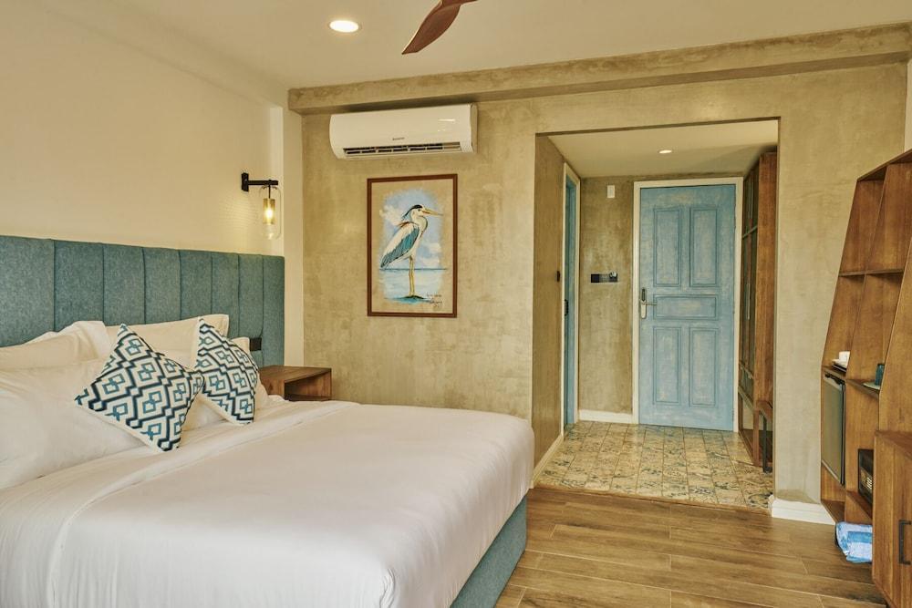 Beach Hotel Dhigurah Room Type - Premium Double Room, Balcony, Sea View