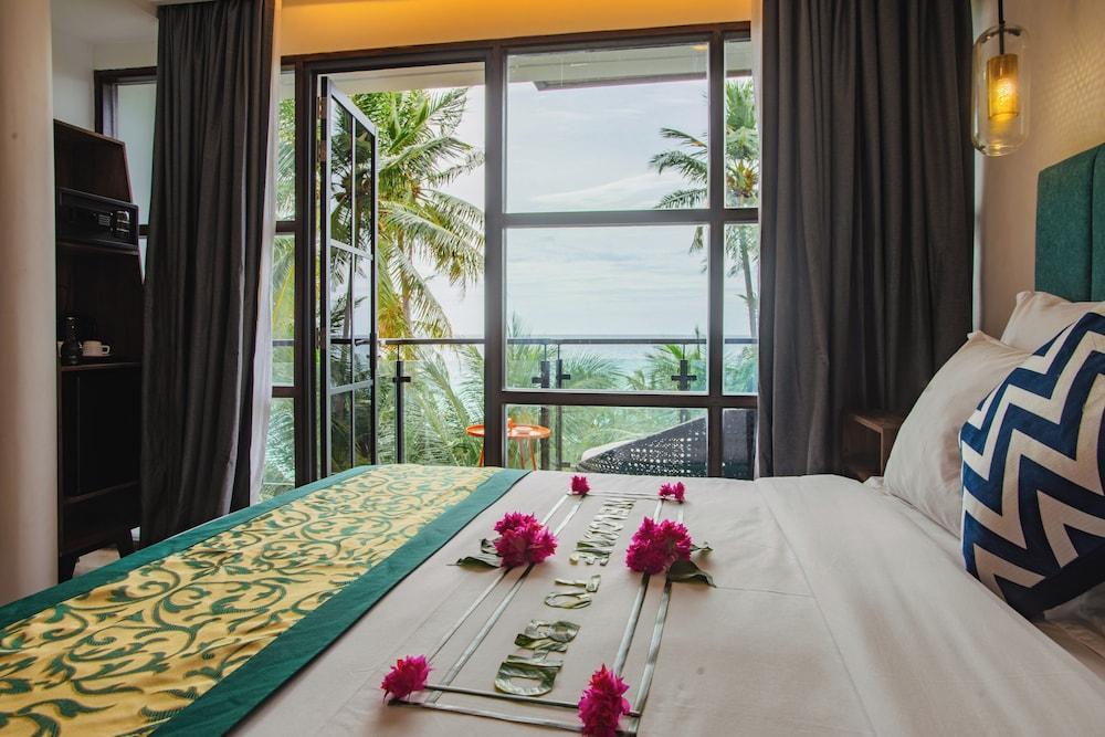 Beach Hotel Dhigurah - Tap to explore photos