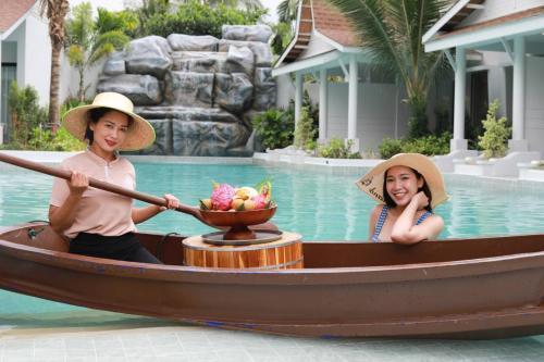Lalynn Resort & Villas, Phuket - Free scheduled shuttle to Bang Tao Beach - Tap to explore photos