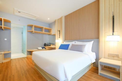 Lalynn Resort & Villas, Phuket - Free scheduled shuttle from Hotel to Phuket Airport