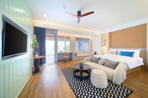 Lalynn Resort & Villas, Phuket - Free scheduled shuttle to Bang Tao Beach - Tap to explore photos