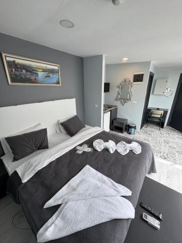 Taksim Escape Suites HOTEL - Tap to explore photos