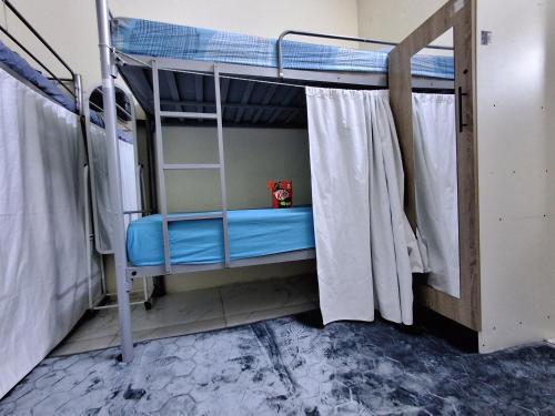 mixed room jumeirah 1, bed hostel dubai - Tap to explore photos