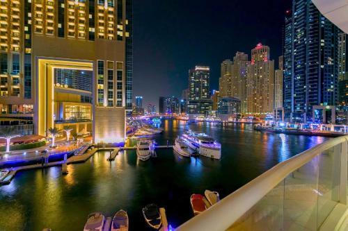 Serene 1BR with Stunning Marina Views @DubaiMarina