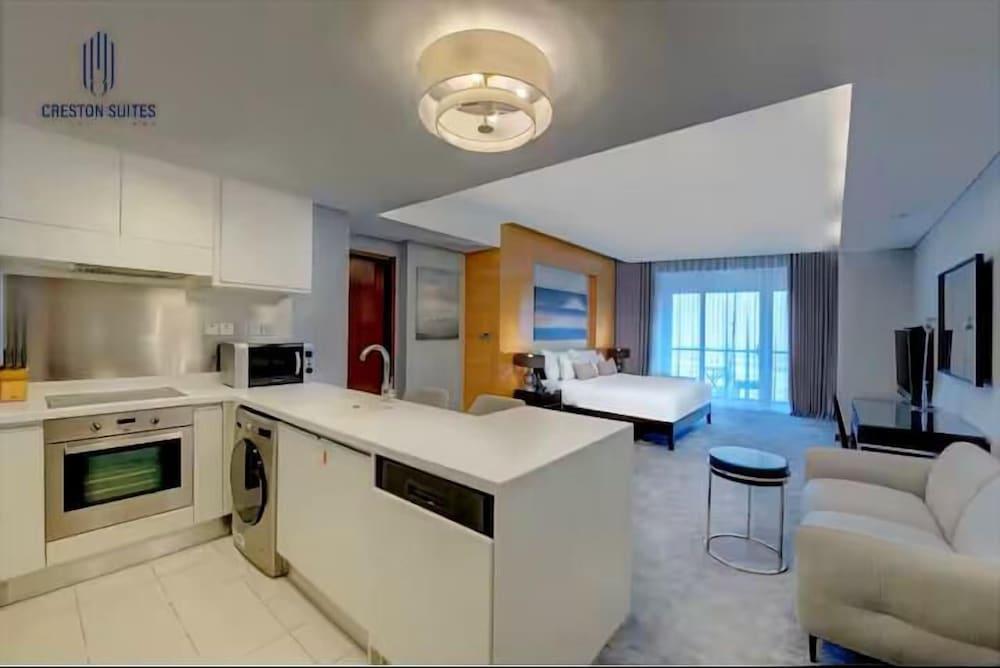 Creston Suites Vacation Homes Rental - The Dubai Mall Residences Room Type - Design Studio - O, 1 King Bed, Balcony, City View