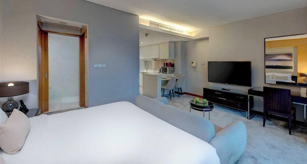 Creston Suites Vacation Homes Rental - The Dubai Mall Residences Room Type - Design Studio - G, 1 King Bed, Balcony, City View