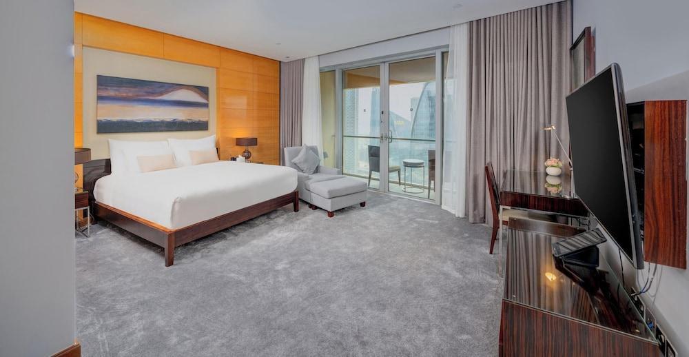 Creston Suites Vacation Homes Rental - The Dubai Mall Residences Room Type - Design Studio - M, 1 King Bed, Balcony, City View