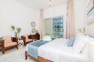 Luxury 2BR Apartment in Dubai Marina - Tap to explore photos