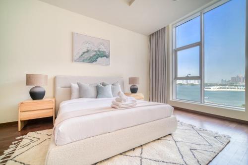 Tiara Residences, Palm Jumeirah Dubai - Mint Stay - Tap to explore photos
