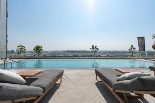 Samaya Holiday Homes - Modern Luxe Apartments - Nobles Tower - Tap to explore photos