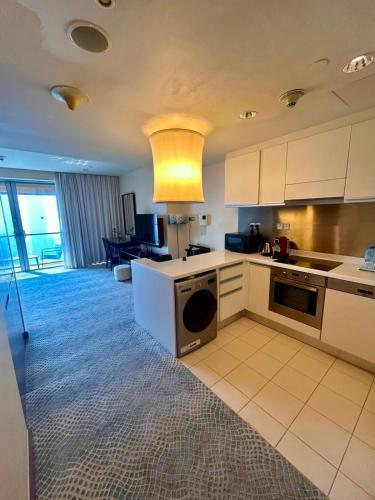 Dubai Mall Residences Highest Floor - Burj Khalifa - Tap to explore photos