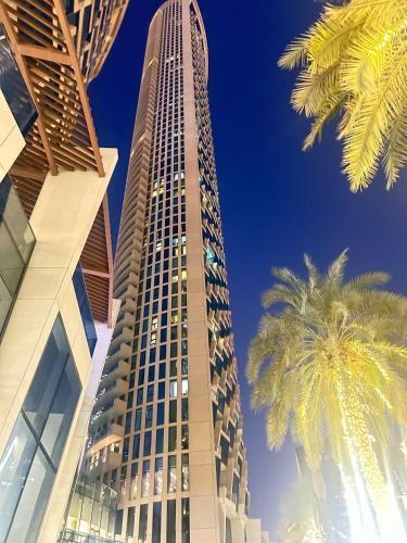 Private Sea View Room in 3BR Downtown - Tap to explore photos