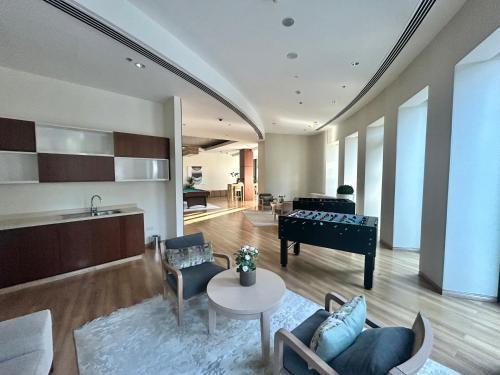 Private Sea View Room in 3BR Downtown - Tap to explore photos