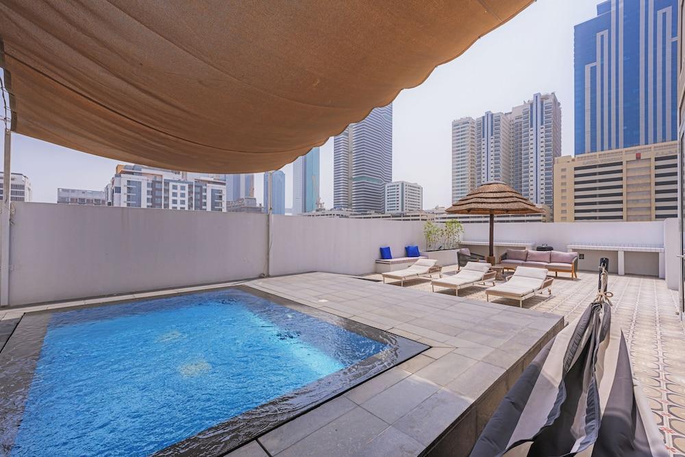 Shada Hotel Dubai Room Type - Premium Suite, 1 King Bed, Pool Access