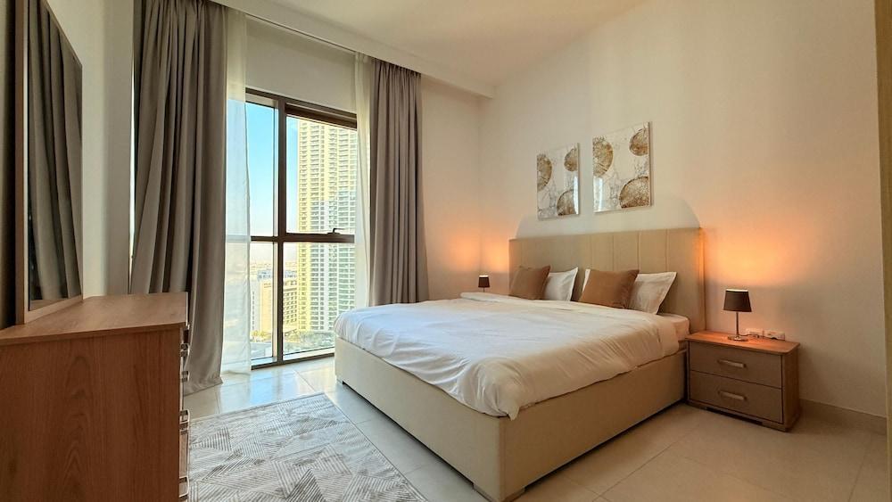 Dancenter Premium 2 Bedroom at Creek Horizon