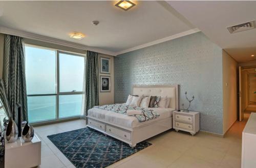 Stunning 5* 4BR-Oceanfront-Apartment - Tap to explore photos