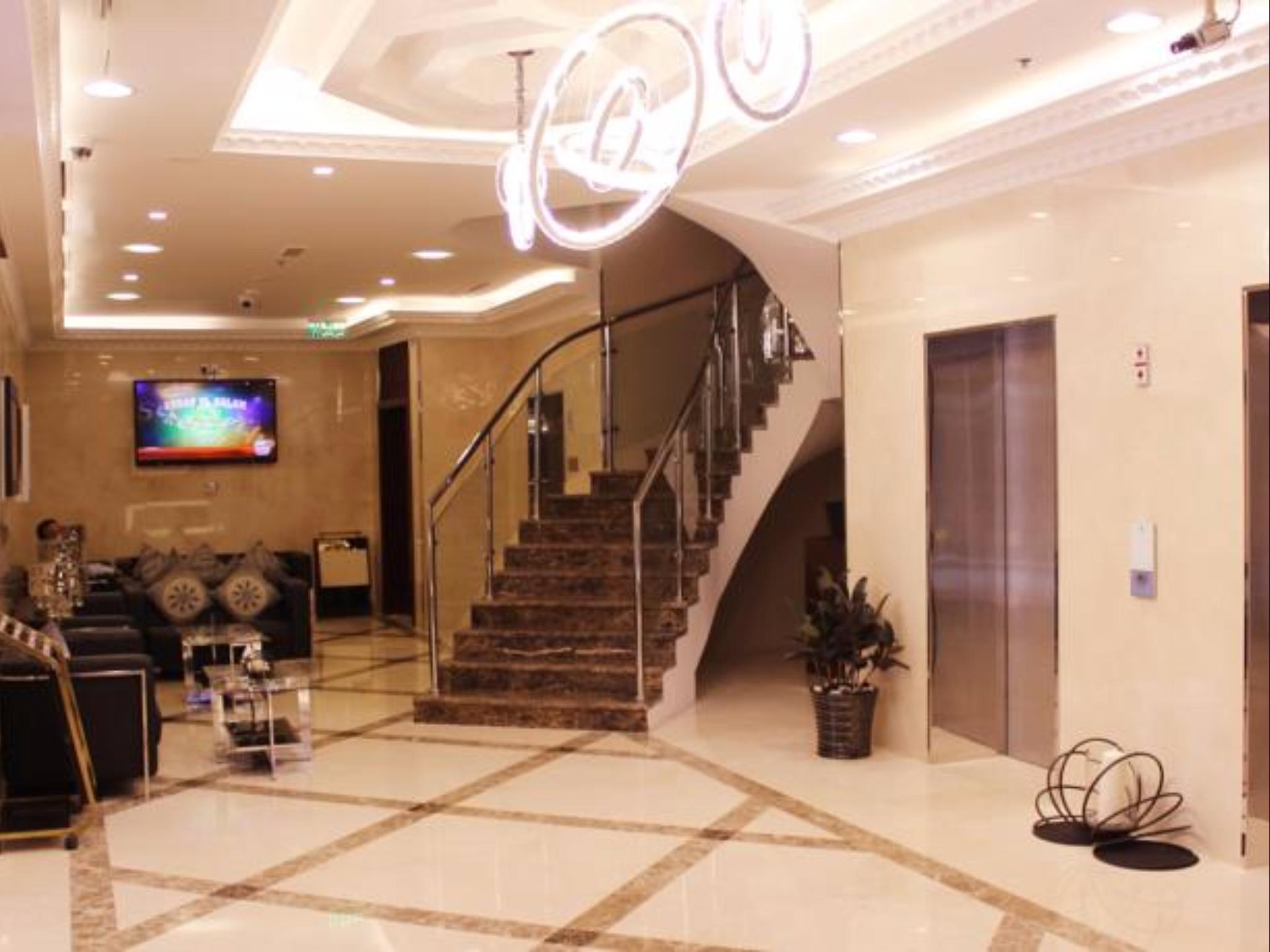 Montreal Naif Hotel
