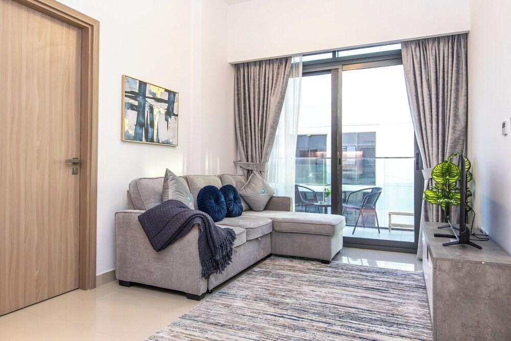 Bloomfields Modern 2BR Azizi Gardens - Tap to explore photos