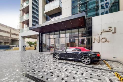 Modern 1 bedroom with Direct Marina Access - Tap to explore photos
