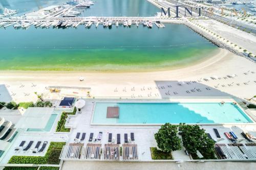 Sunrise Bay, Emaar Beachfront Dubai Harbour - Mint Stay - Tap to explore photos