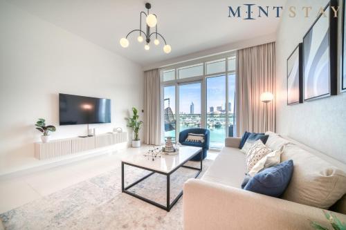 Sunrise Bay, Emaar Beachfront Dubai Harbour - Mint Stay - Tap to explore photos