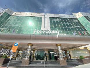 Holiday International Hotel Embassy District By Cmg - Tap to explore photos