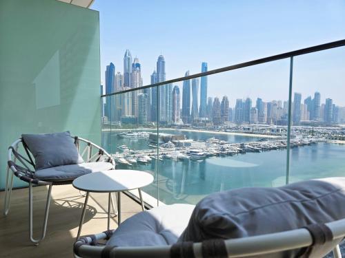Luxury Sea View Palace Beach Residence by Emaar - Tap to explore photos