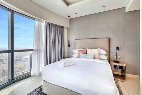 Paramount Towers - Elegant Home Room Type - Three-Bedroom Apartment with View Paramount Towers - Elegant Home Room Type - Three-Bedroom Apartment with View