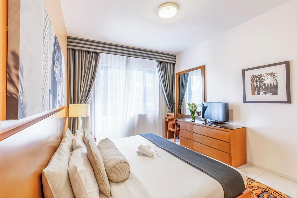 Golden Sands 10 Hotel Apartments Room Type - Three Bedroom Premier