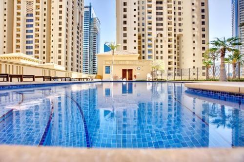 Luxury Dubai Eye View Living - Beach access I Marina Walk - Tap to explore photos