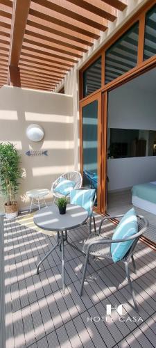 Palm Views Sea View Studios - Balcony, Pool and Gym - Tap to explore photos