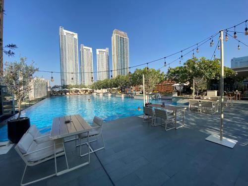 SuperHost EMAAR Residences - Former Address Dubai Mall - Tap to explore photos