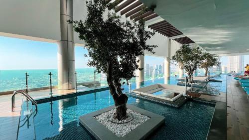 Paramount Midtown Hotel - Luxury Apartments & Infinity Pool with Burj Khalifa View - Tap to explore photos